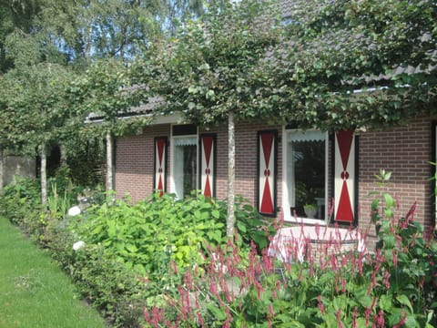 Facade/entrance, Garden, Balcony/Terrace