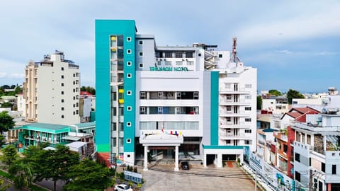 Property building, Neighbourhood, City view, Location