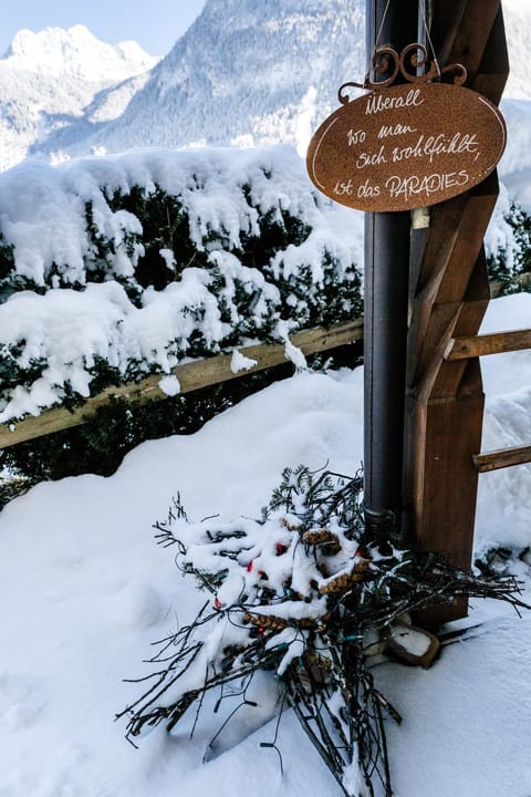 Patio, Winter, Decorative detail