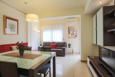 TV and multimedia, Living room, Dining area