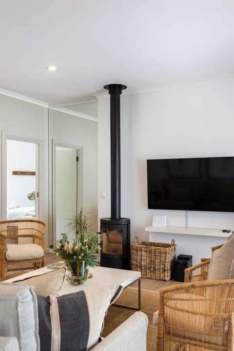 Communal lounge/ TV room, TV and multimedia, Living room, Seating area