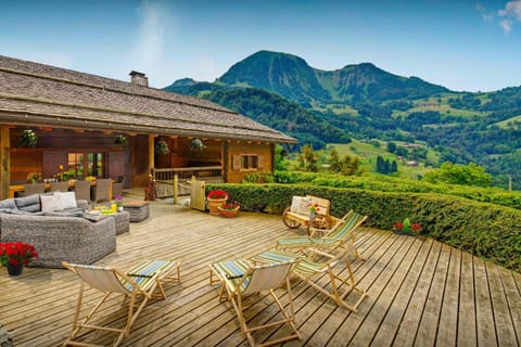 Property building, Spring, Day, Natural landscape, Dining area, Mountain view, sunbed