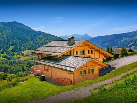 Property building, Day, Natural landscape, Summer, Mountain view