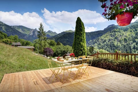 Spring, Day, Natural landscape, Garden, Balcony/Terrace, Dining area, Garden view, Mountain view