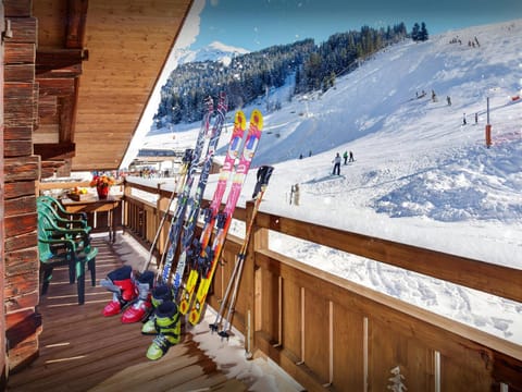 Property building, Winter, Skiing, Balcony/Terrace