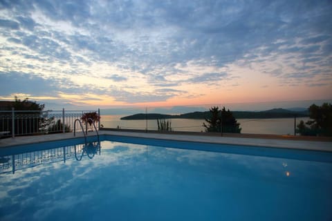 Pool view, Swimming pool, Sunrise