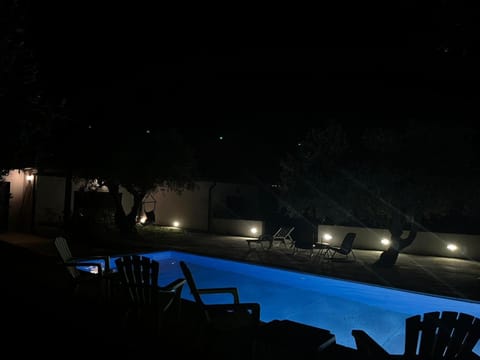 Pool view, Swimming pool, sunbed