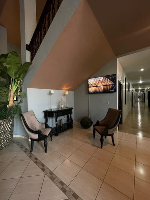 Communal lounge/ TV room, Lobby or reception