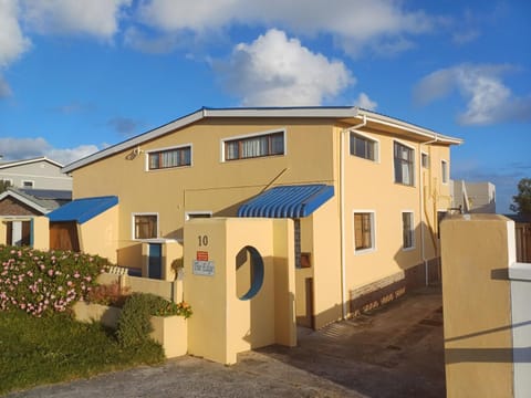 Property building, Day, Parking