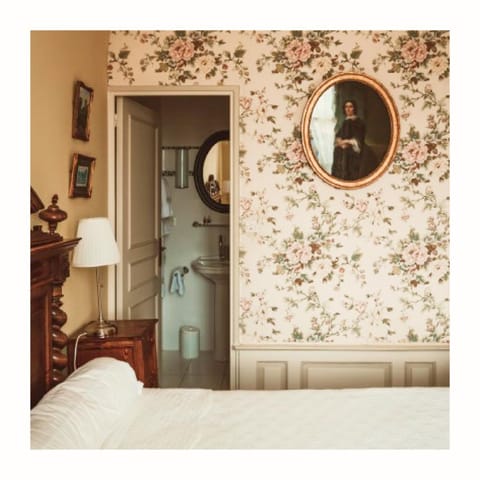 Bed, Bathroom, Photo of the whole room, Bedroom