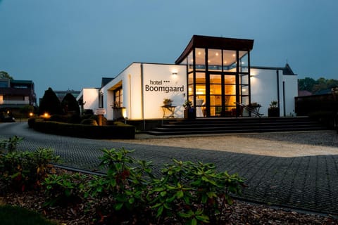 Property building, Facade/entrance, Night