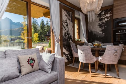 Seating area, Dining area