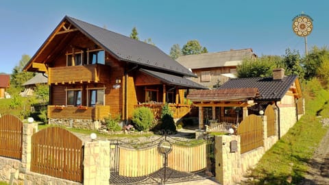 Property building, Facade/entrance, Spring, Day, Activities, Bird's eye view, Summer, BBQ facilities, Garden, Balcony/Terrace, Autumn, On site, Mountain view