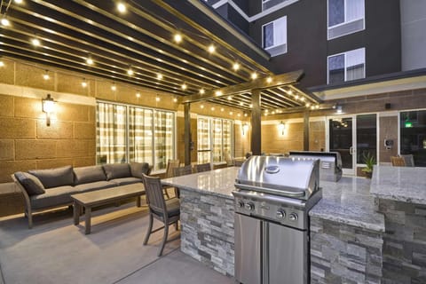 Patio, BBQ facilities