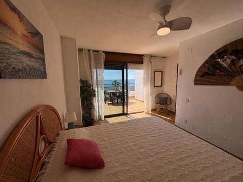 Bed, Photo of the whole room, Bedroom, Sea view