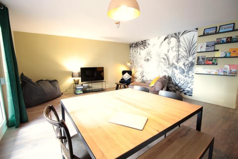 Living room, Dining area