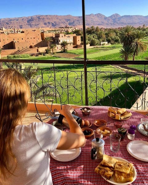 Day, People, Natural landscape, View (from property/room), Balcony/Terrace, Food and drinks, Dining area, Food, Mountain view, Lunch, Dinner, Drinks, Alcoholic drinks, group of guests