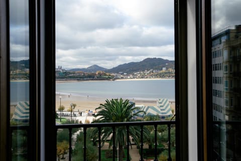 Property building, Off site, City view, Landmark view, Sea view