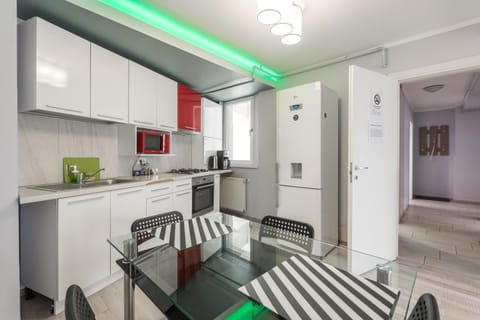 Dining area, kitchen
