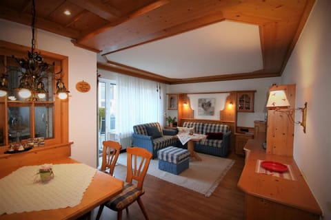 TV and multimedia, Balcony/Terrace, Living room, Seating area, Dining area