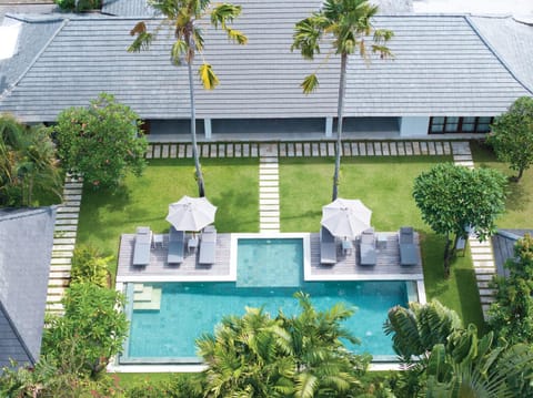 Property building, Garden view, Pool view, Swimming pool