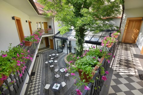 Property building, Patio, Garden, Balcony/Terrace, Inner courtyard view