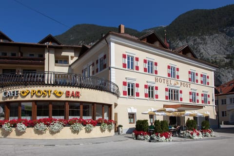 Facade/entrance
