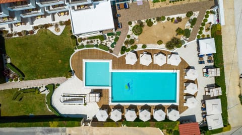Bird's eye view, Pool view