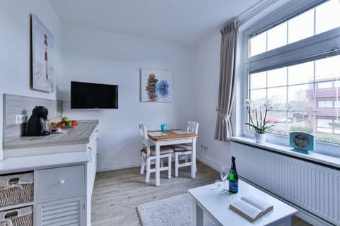 App-8-in-strandnaher-Lage-Baederstil-Villa-in-Wenningstedt-Sylt Apartment in Wenningstedt-Braderup