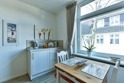 App-7-in-strandnaher-Lage-Baederstil-Villa-in-Wenningstedt-Sylt Apartment in Wenningstedt-Braderup