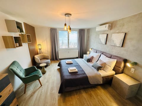 Bed, Seating area, Bedroom
