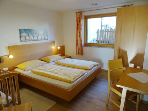 Photo of the whole room, Decorative detail