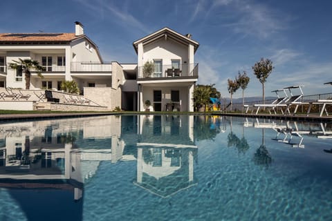 Swimming pool, Swimming pool