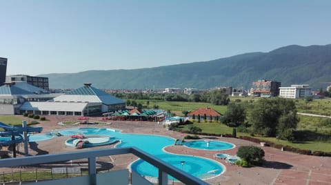 Balcony/Terrace, Landmark view, Mountain view, Pool view