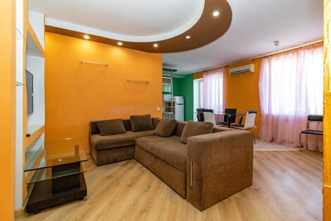 TV and multimedia, Living room, Seating area, Dining area, Meeting/conference room, Guests, kitchen, air conditioner