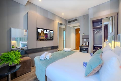 Bed, Photo of the whole room, Bedroom, towels, air conditioner