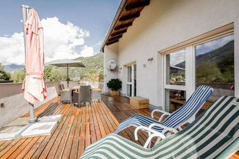 Balcony/Terrace, Mountain view