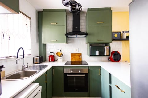 Coffee/tea facilities, Breakfast, dishwasher, microwave, oven, stove, toaster, kitchen, kitchen