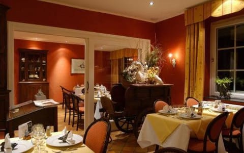 Restaurant/places to eat, Restaurant/places to eat