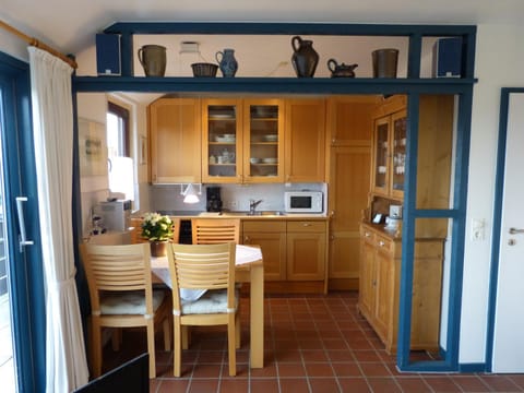 Kitchen or kitchenette, Photo of the whole room, Dining area