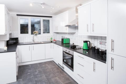 Kitchen or kitchenette, Communal kitchen