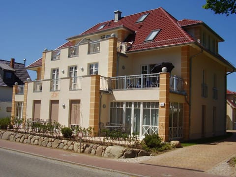 Strandläufer Villa Rosita mit Garten Apartment in Rerik