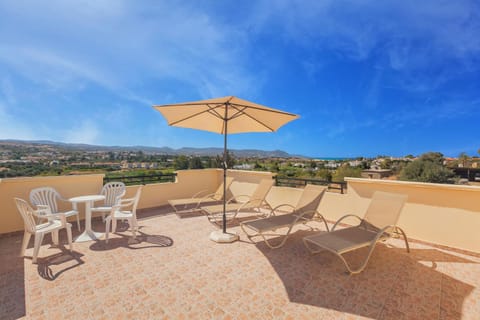 Property building, Neighbourhood, Balcony/Terrace, On site, Mountain view, Sea view