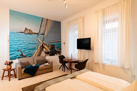 Kapitaenshaus-Lassen-Zimmer-Santa-Maria Bed and Breakfast in Westerland