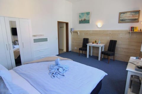 Kapitaenshaus-Lassen-Zimmer-Neptun Bed and Breakfast in Westerland