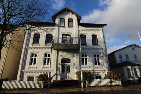 Kapitaenshaus-Lassen-Zimmer-Robinson-Crusoe Bed and Breakfast in Westerland