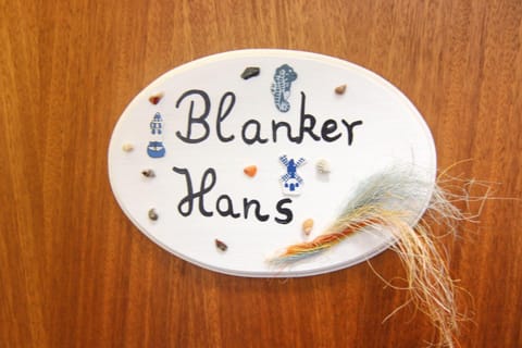 Kapitaenshaus-Lassen-Zimmer-Blanker-Hans Bed and Breakfast in Westerland