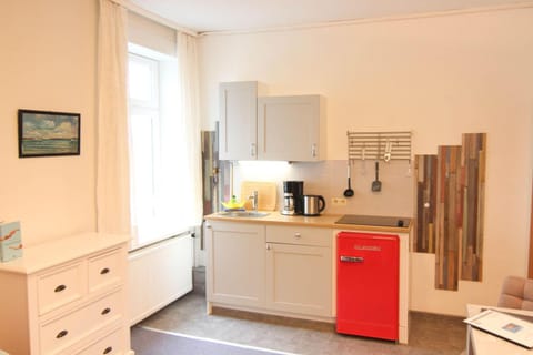 Kapitaenshaus-Lassen-Zimmer-Blanker-Hans Bed and Breakfast in Westerland