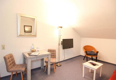 Kapitaenshaus-Lassen-Zimmer-Blanker-Hans Bed and Breakfast in Westerland