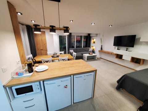 Kitchen or kitchenette, Seating area, Dining area